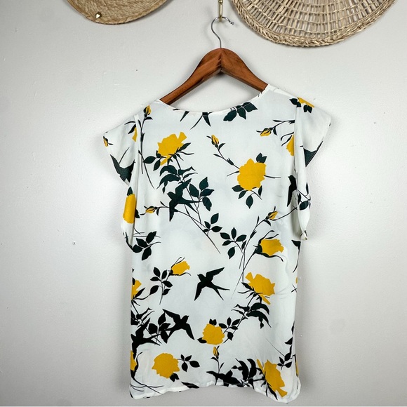 Cabi 3963 Birdwatcher Floral Crossover Flutter Sleeve Blouse XS - Picture 3 of 10